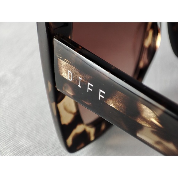 DIFF Eyewear Vanessa Sunglasses Cream Tortoise Oversized Square Frame Brown‎